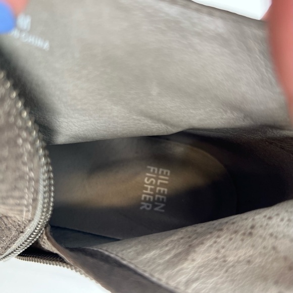 EILEEN Fisher grey suede textured ankle boots size 10 - Picture 6 of 8